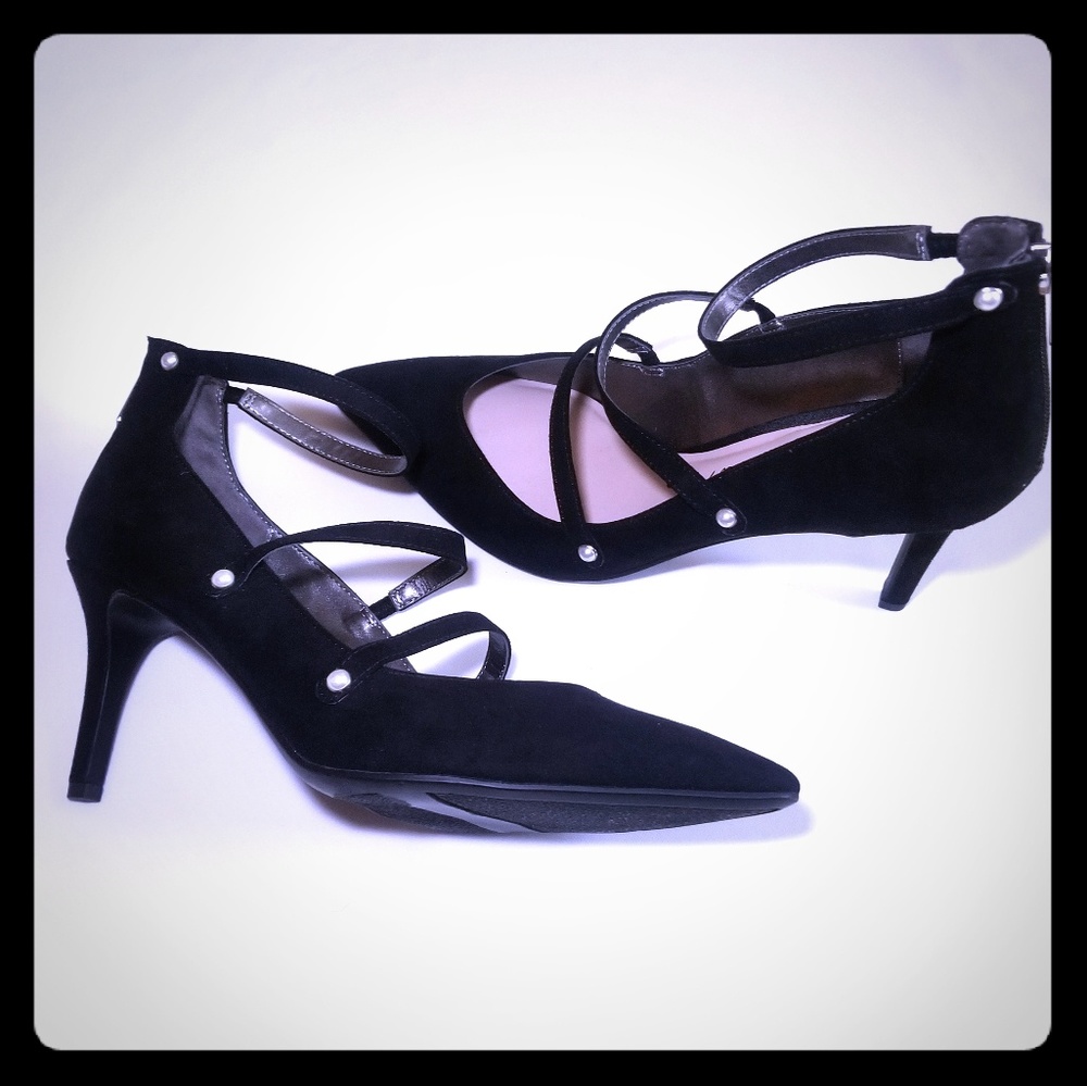 NWOT Libby Edelman Black Suede Heels